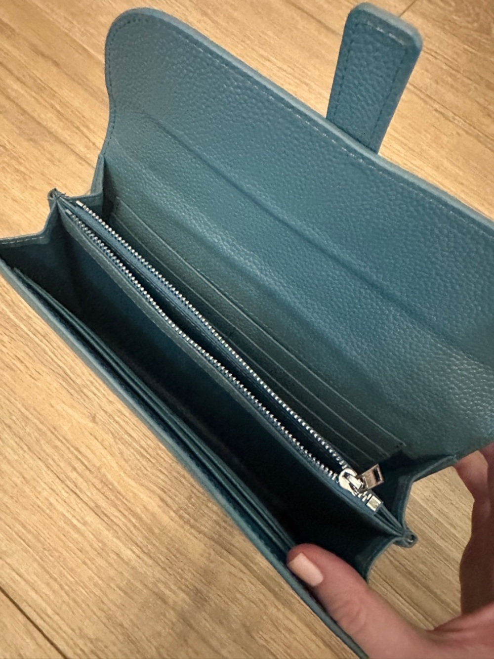 Blue leather H clutch - Picture 2 of 4